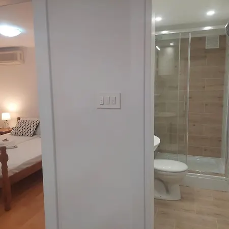 Luka 公寓 克罗诺维察