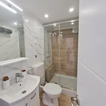 Luka Apartment *