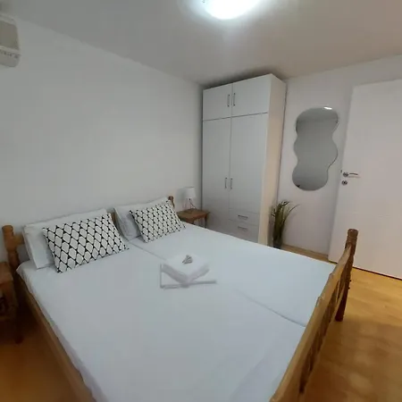 Luka Apartment *